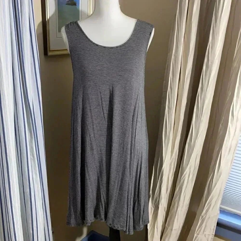 American Eagle size M black and white striped swing dress, open back
